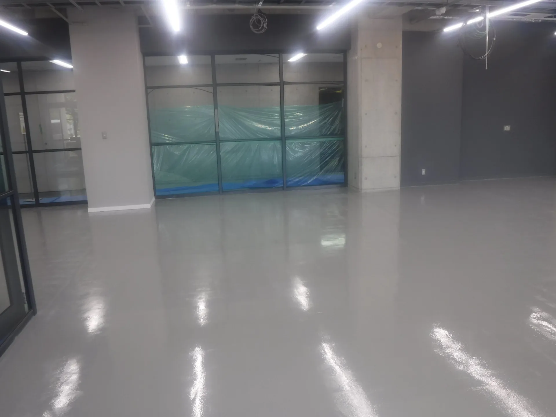 ２種類の塗床材を使用