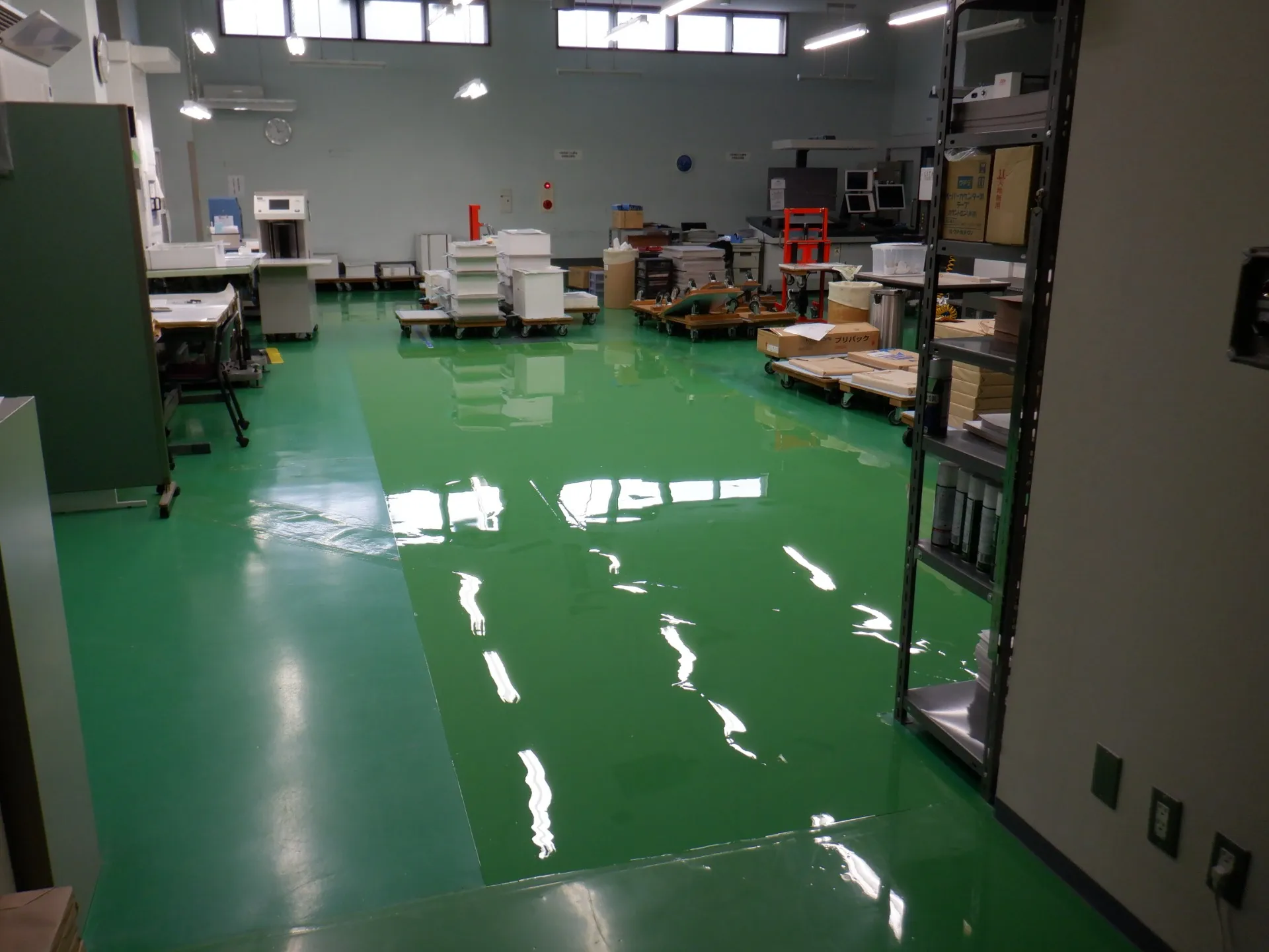 塗床の魅力は部分的に補修で出来る事